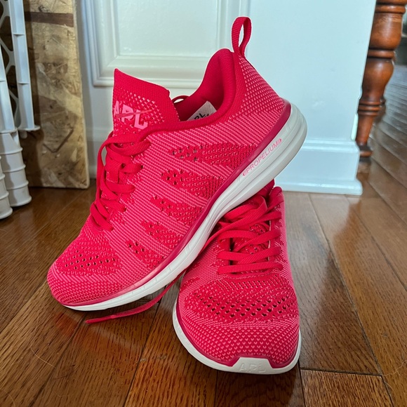 APL TechLoom Pro—-women’s size 6.5 - Picture 1 of 5